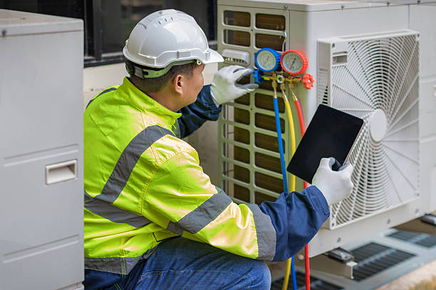 Professional Heat Pump Repair technician working in Frankfort, IL
